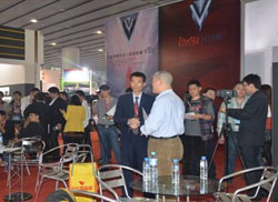 ��ǧ����܇ҹҕ�x�Wҫ�V�݇�(gu��)�H��܇���b����(w��)�I(y��)չ�[��(hu��)